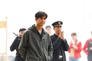 热度曲线图鉴 48 小时走势封面，多条深浅蓝曲线交错
